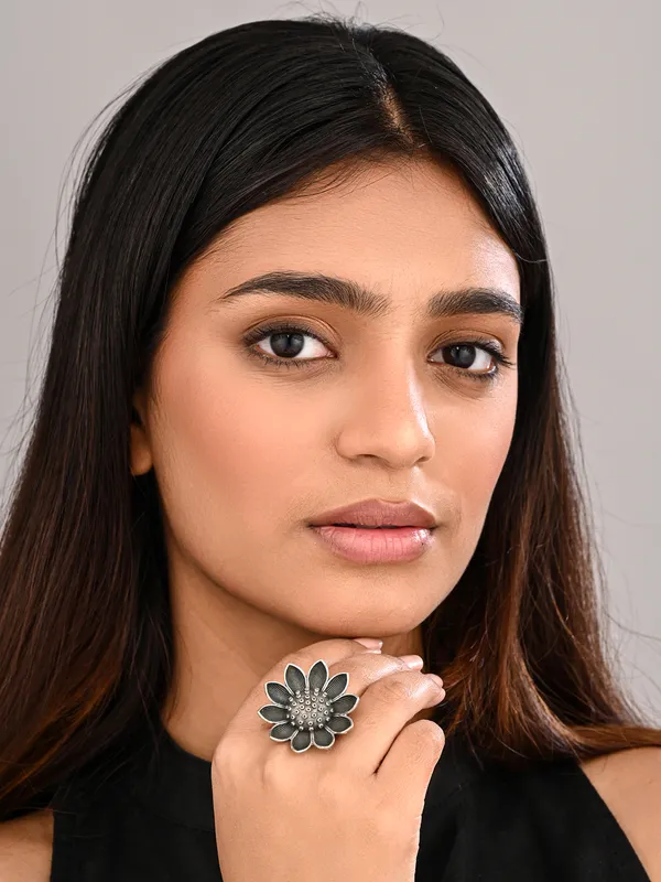 Lotus_Oxidized_Brass_Ring