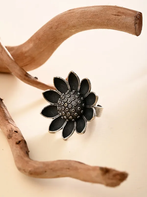 Lotus_Oxidized_Brass_Ring
