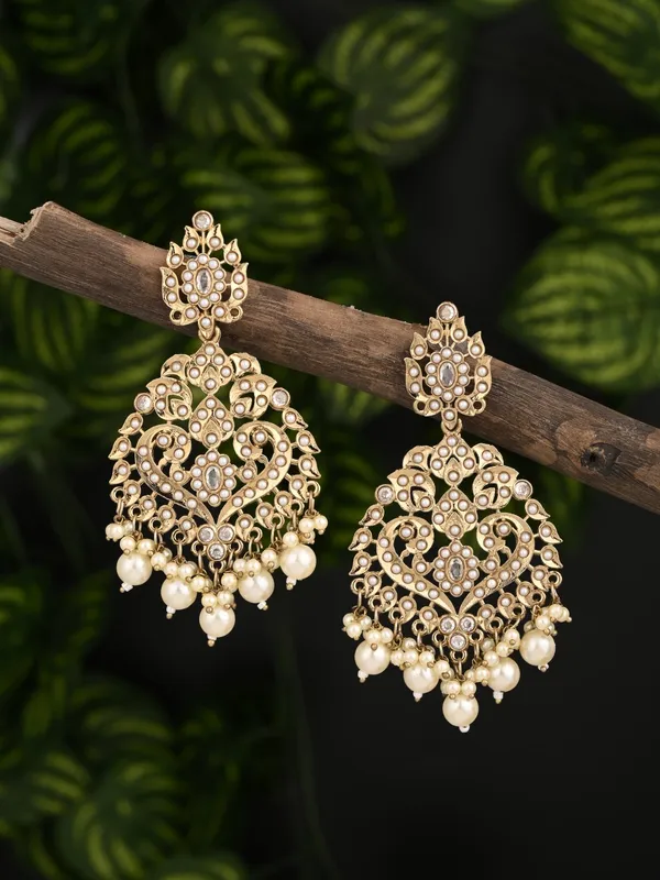 Pan_Shaped_Contemporary_Chandbali