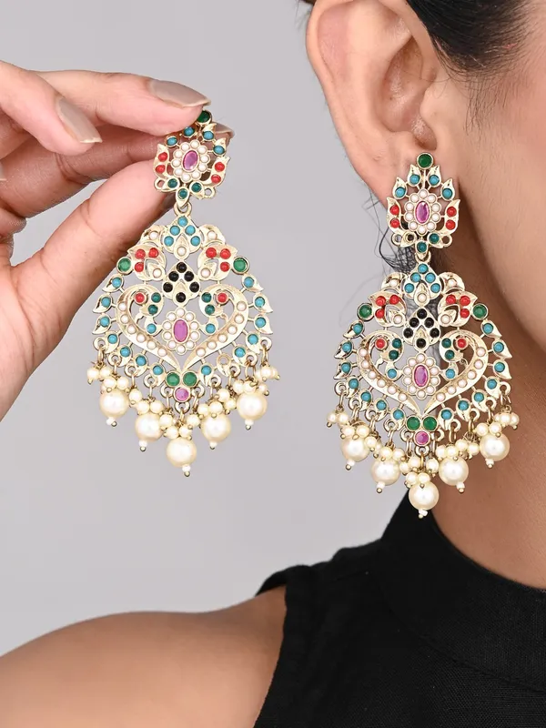 Pan_Shaped_Contemporary_Chandbali