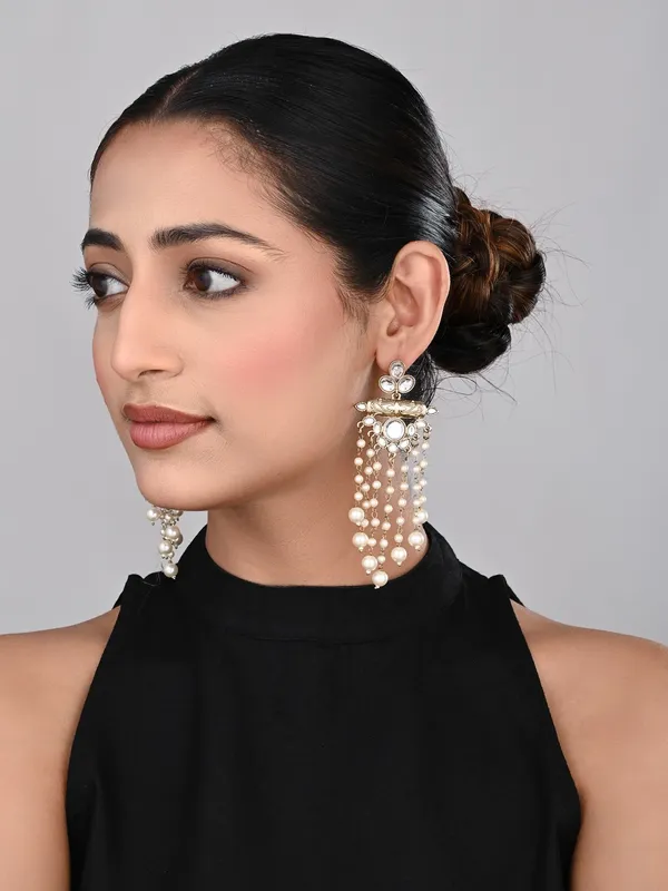 Kundan_and_Pearl_Tassel_Earrings