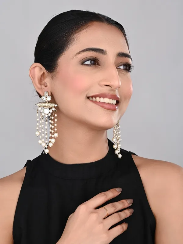 Kundan_and_Pearl_Tassel_Earrings
