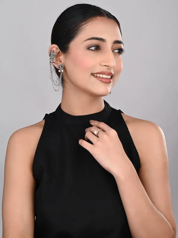 Oxidised_Silver_Dancing_girl_Ear_Cuff_with_Chains