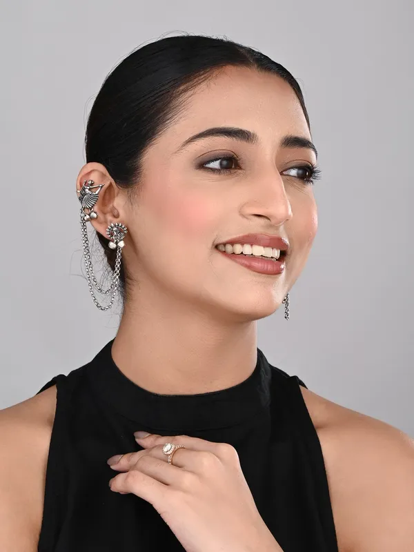 Oxidised_Silver_Dancing_Girl_Ear_Cuff_With_Chains