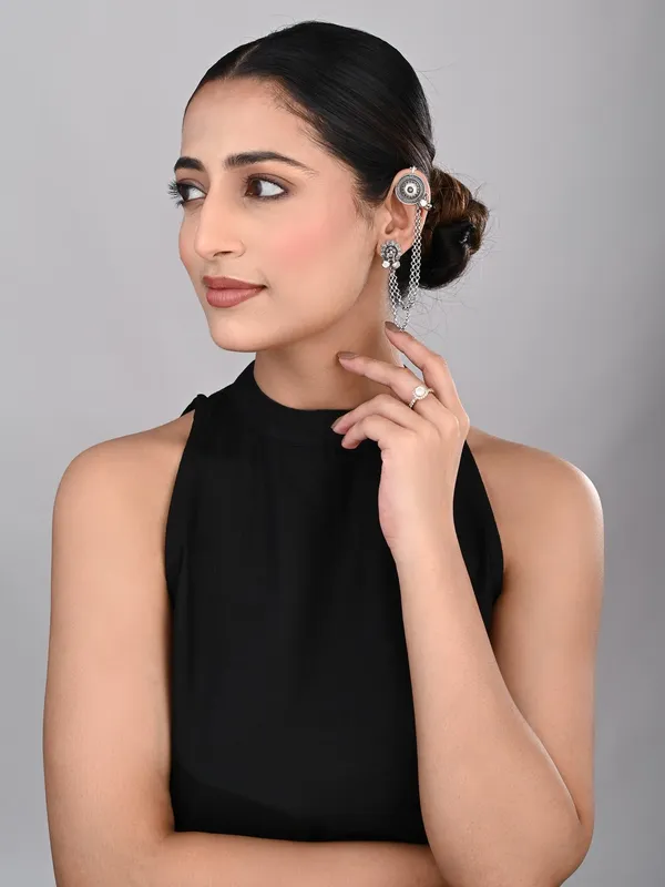 Oxidised_SilverCircular_Ear_cuff_with_Chains