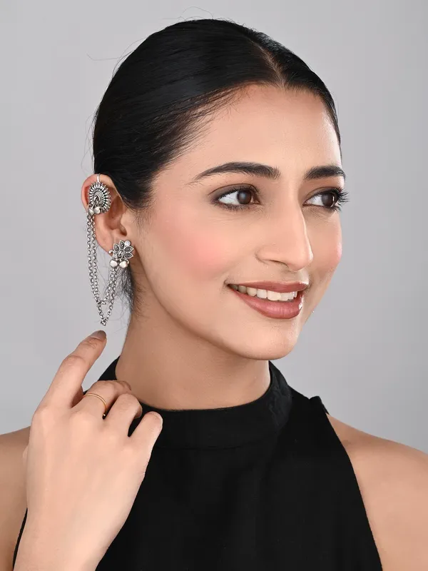 Oxidised_Silver_Ear_cuff_with_Chains