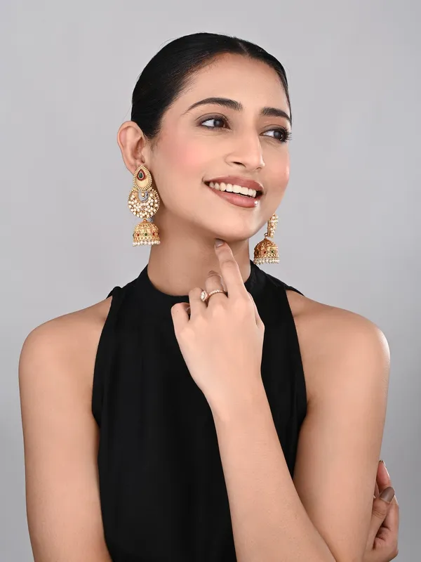 Traditional_Kundan_Jhumka_Earrings_with_Pearl_Detailing