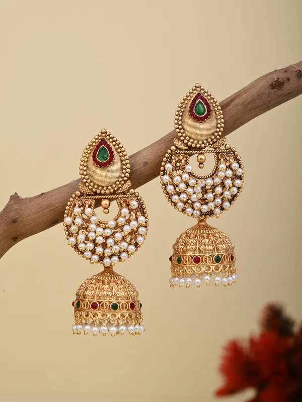 Traditional_Kundan_Jhumka_Earrings_With_Pearl_Detailing