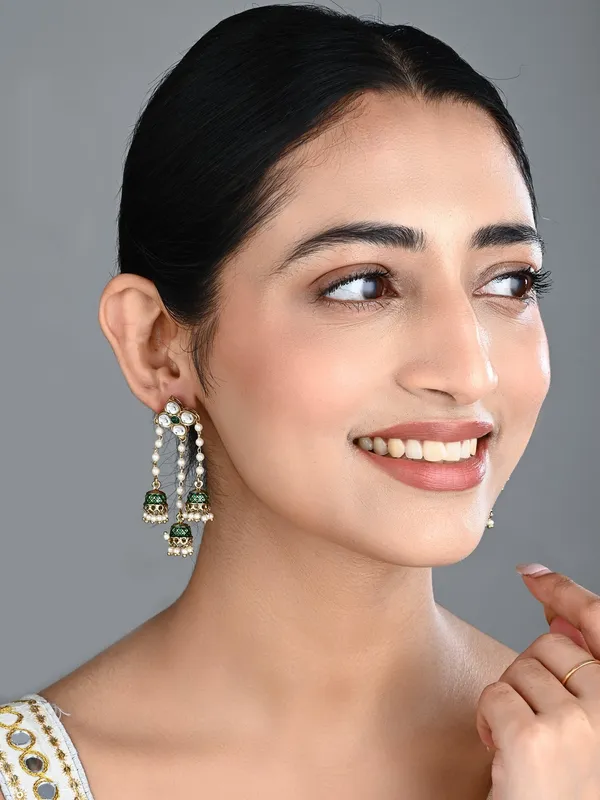 Kundan_Pearl_Tassel_Statement_Earrings
