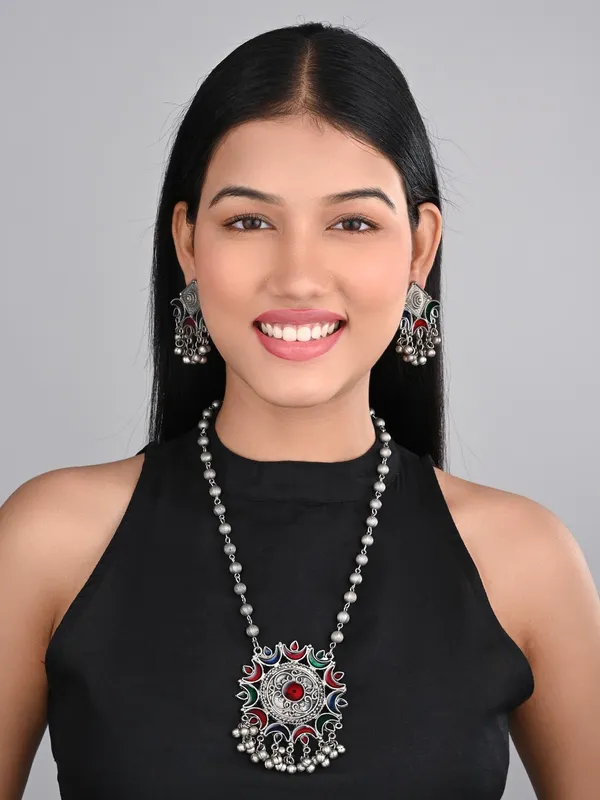 Silver_Oxydised_finish_Circular_Pendant_necklace_set_with_colourful_Meenakari