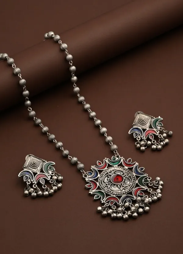 Silver_Oxydised_finish_Circular_Pendant_necklace_set_with_colourful_Meenakari
