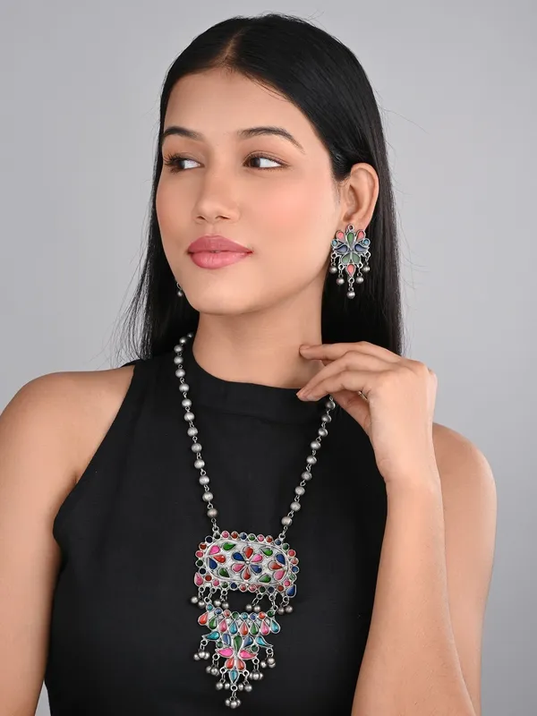 Silver_Oxydised_finish_Pendant_necklace_set_with_colourful_Meenakari