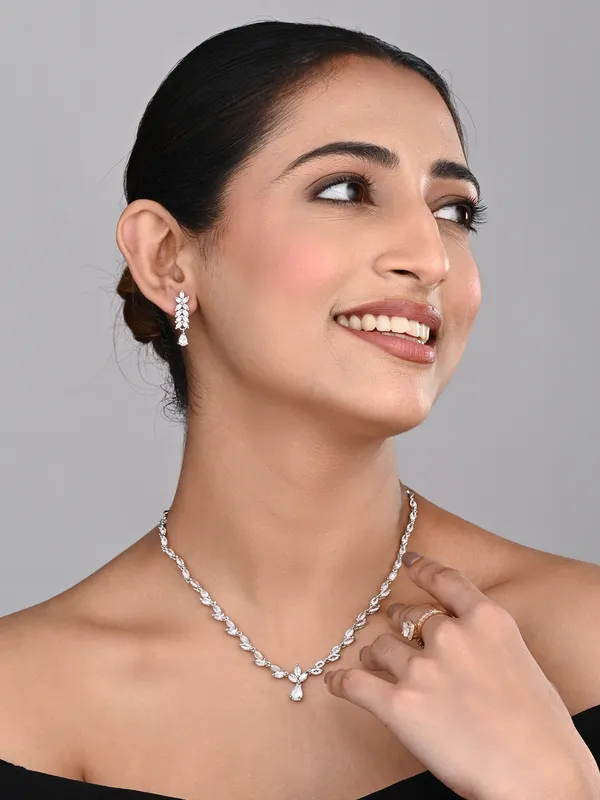 Silver-Tone_Teardrop_Necklace_Set