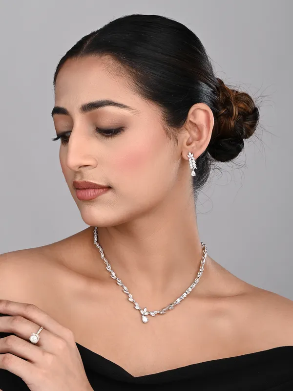 Silver-Tone_Teardrop_Necklace_Set