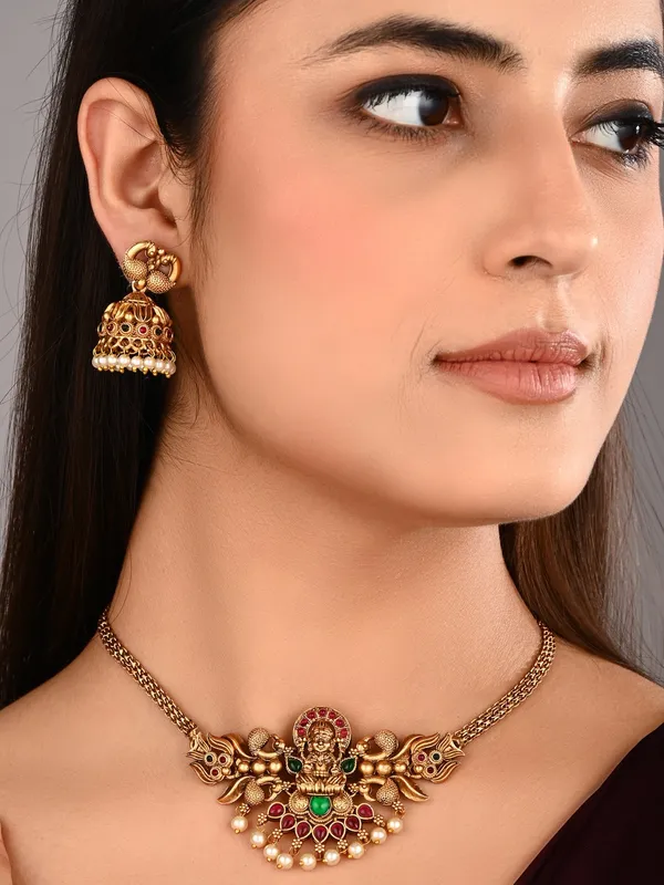 Traditional_Gold_Temple_Jewelry_Necklace_Set_with_Earrings