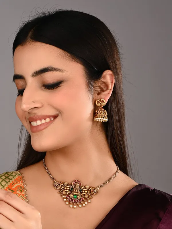 Traditional_Gold_Temple_Jewelry_Necklace_Set_with_Earrings