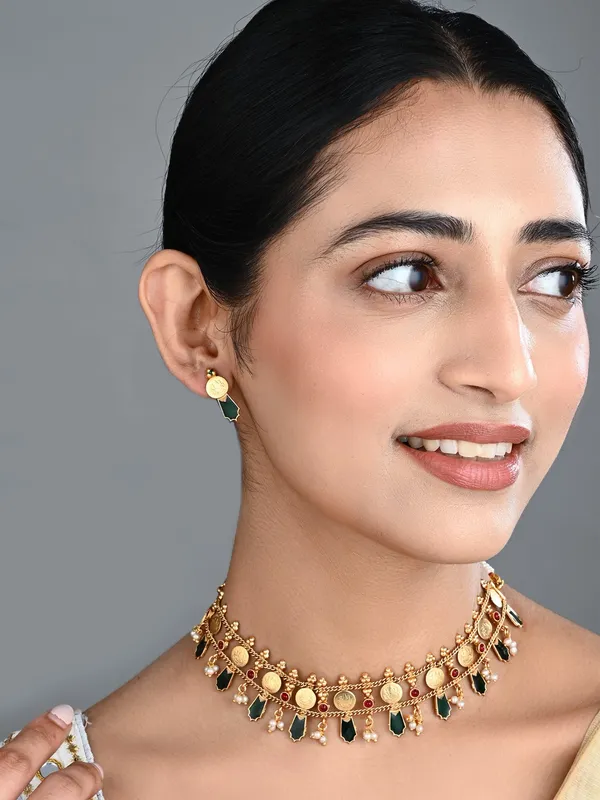 Antique_Gold_Kundan_Floral_Necklace_Set_with_Bead_Drops