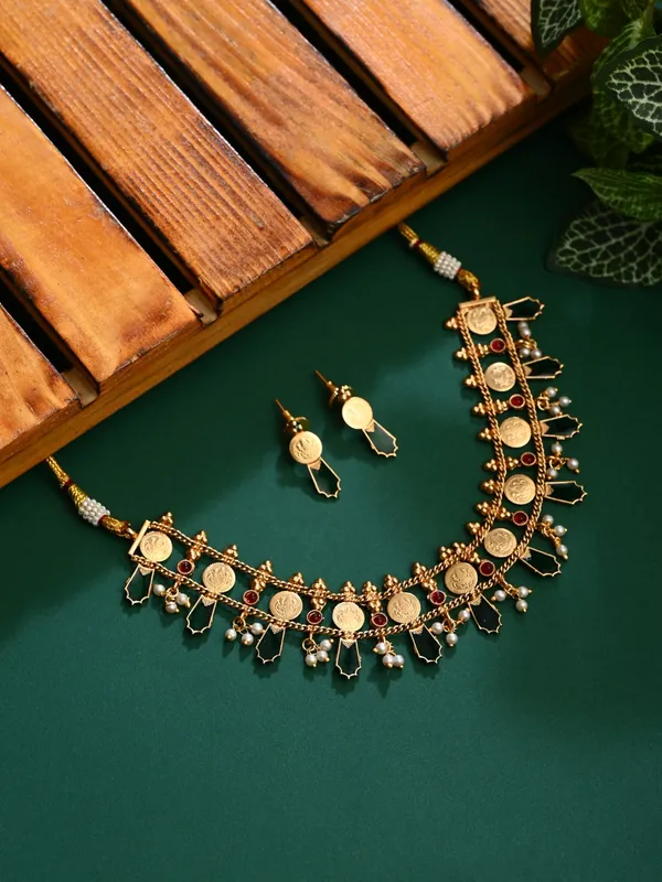 Antique_Gold_Kundan_Floral_Necklace_Set_with_Bead_Drops