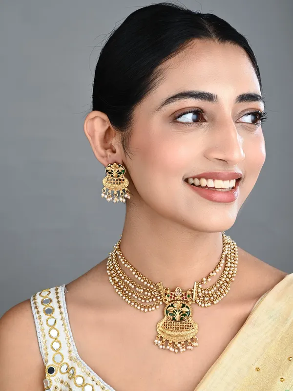 Antique_Gold_Layered_Kundan_Necklace_Set_with_drop_Earrings_Red