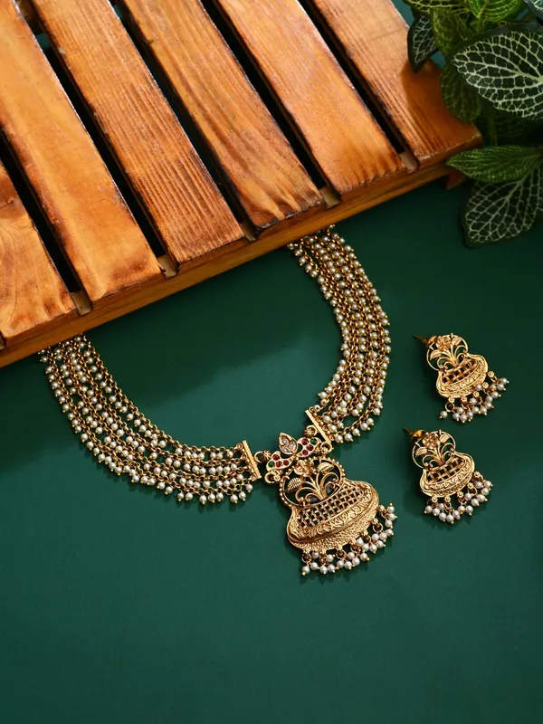 Antique_Gold_Layered_Kundan_Necklace_Set_with_drop_Earrings_Red