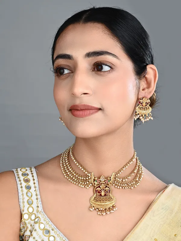 Antique_Gold_Layered_Kundan_Necklace_Set_with_drop_Earrings_Red