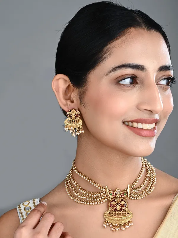 Antique_Gold_Layered_Kundan_Necklace_Set_With_Drop_Earrings_Red