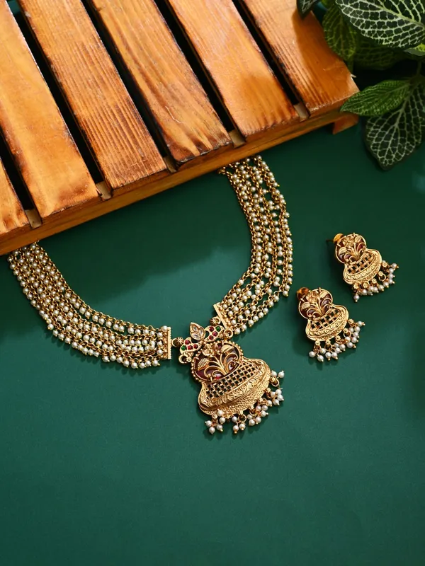 Antique_Gold_Layered_Kundan_Necklace_Set_With_Drop_Earrings_Red