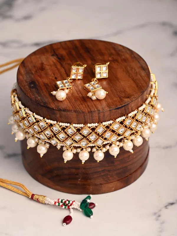 Elegant_Kundan_Collar_Necklace_Set