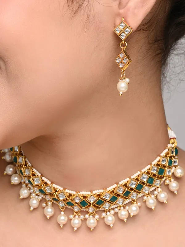 Elegant_Emerald_Kundan_Collar_Necklace_Set