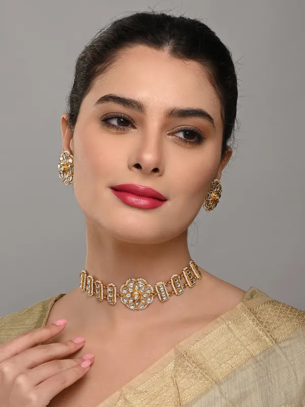 Kundan_Choker_Necklace_Set_with_Stud_Earrings