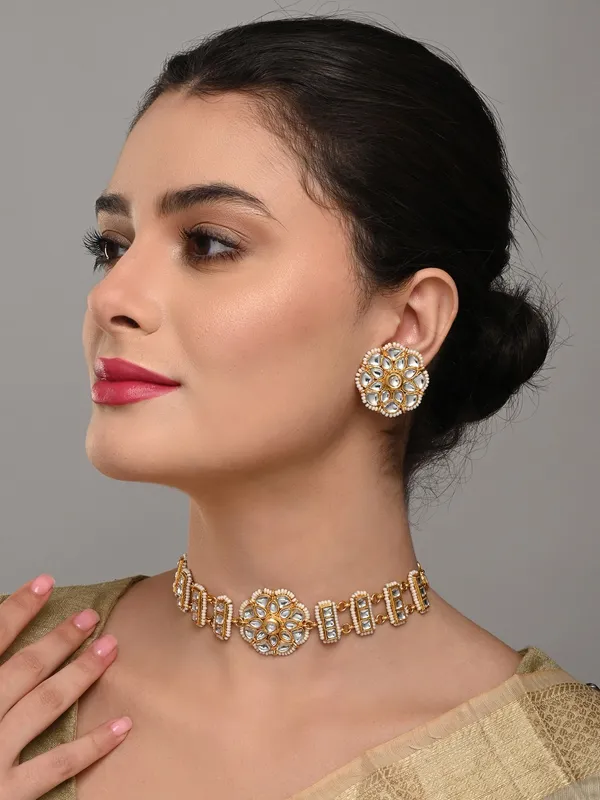 Kundan_Choker_Necklace_Set_with_Stud_Earrings