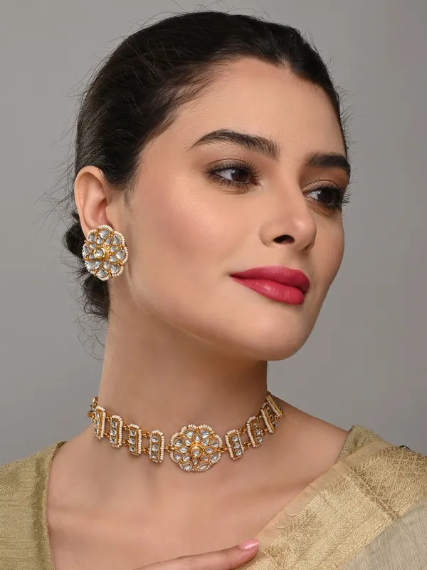 Kundan_Choker_Necklace_Set_with_Stud_Earrings