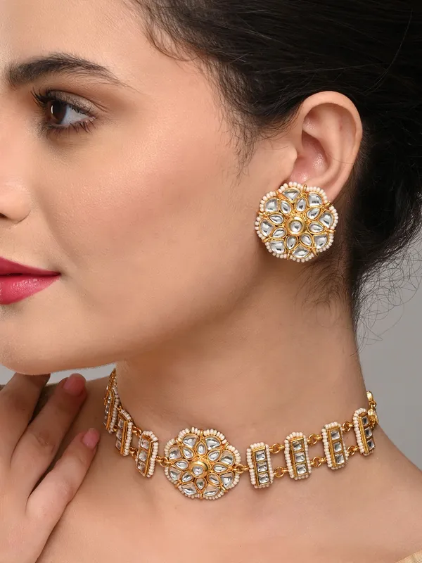 Kundan_Choker_Necklace_Set_with_Stud_Earrings