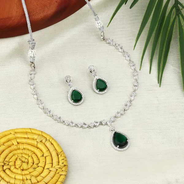 Sparkling_Green_Teardrop_Necklace_Set