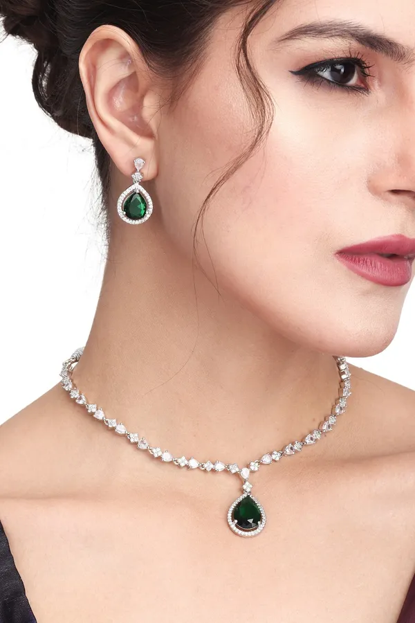 Sparkling_Green_Teardrop_Necklace_Set