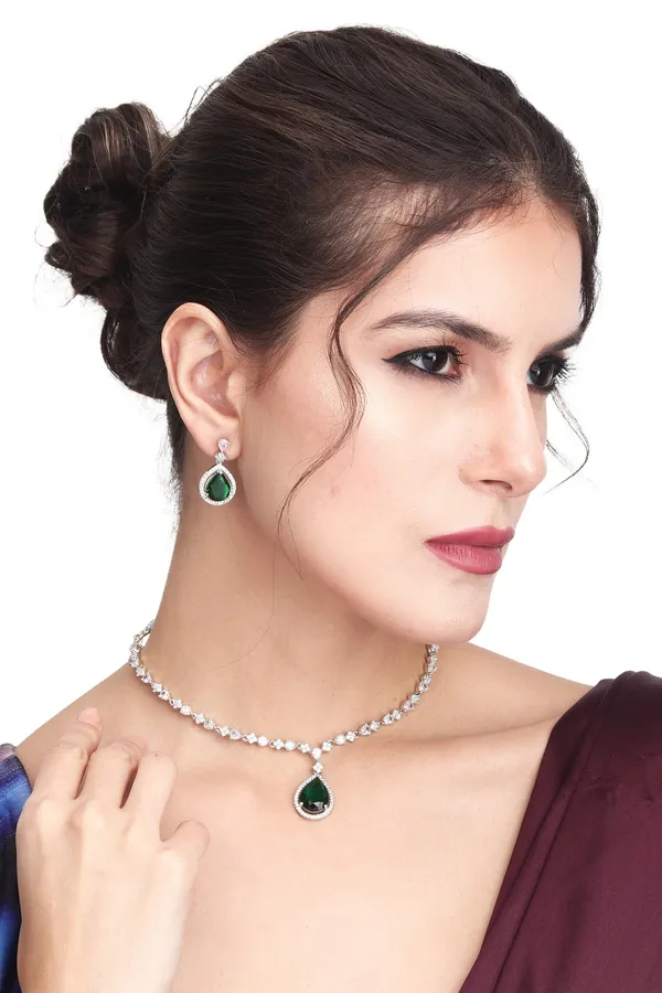 Sparkling_Green_Teardrop_Necklace_Set