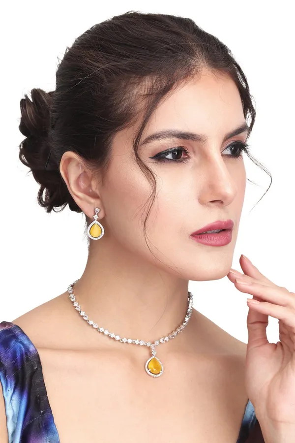 Sparkling_Yellow_Teardrop_Necklace_Set