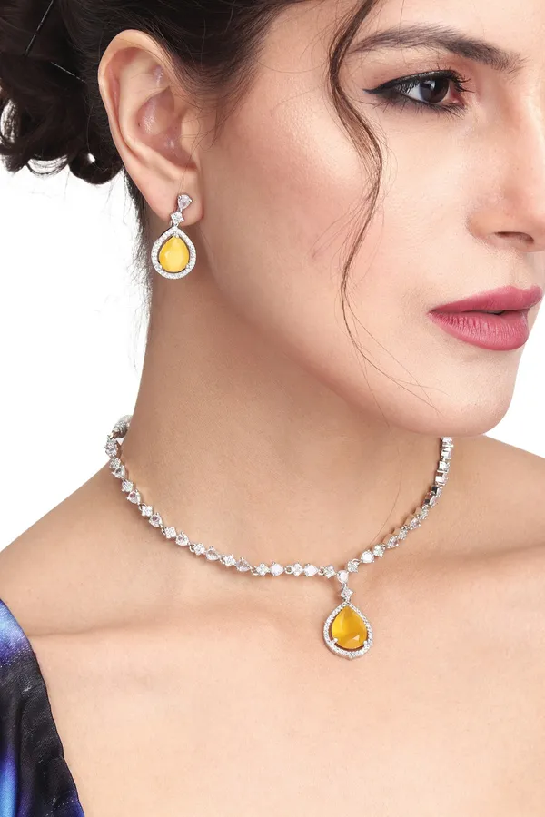 Sparkling_Yellow_Teardrop_Necklace_Set