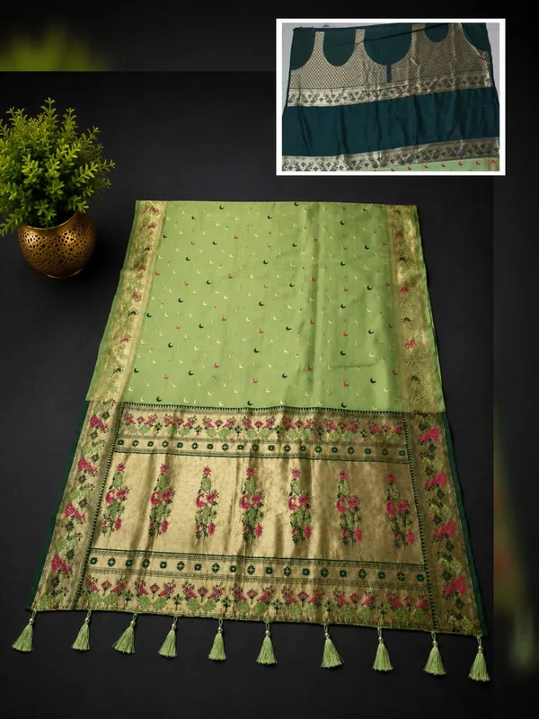 Green_Woven_Traditional_Saree_for_Women