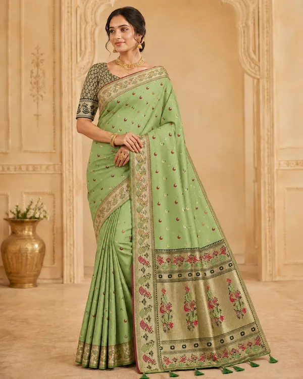 Green_Woven_Traditional_Saree_for_Women