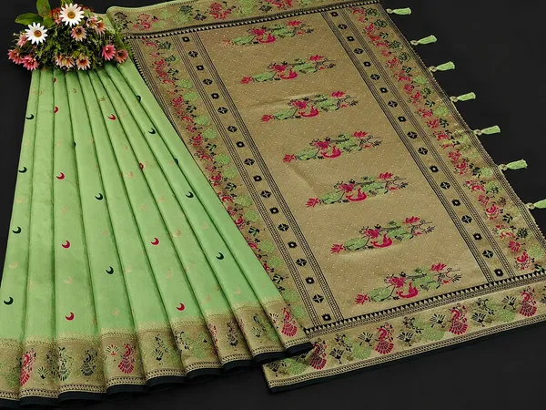 Green_Woven_Traditional_Saree_for_Women
