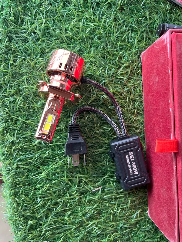 Sports_LED_Intelligent_Headlight_Bulb_(Pair)_–_6000K_Super_White_(H4/H19)