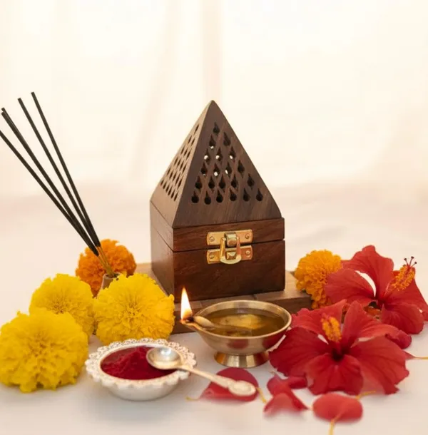 Wooden_Pyramid_Incense_Holder_Box
