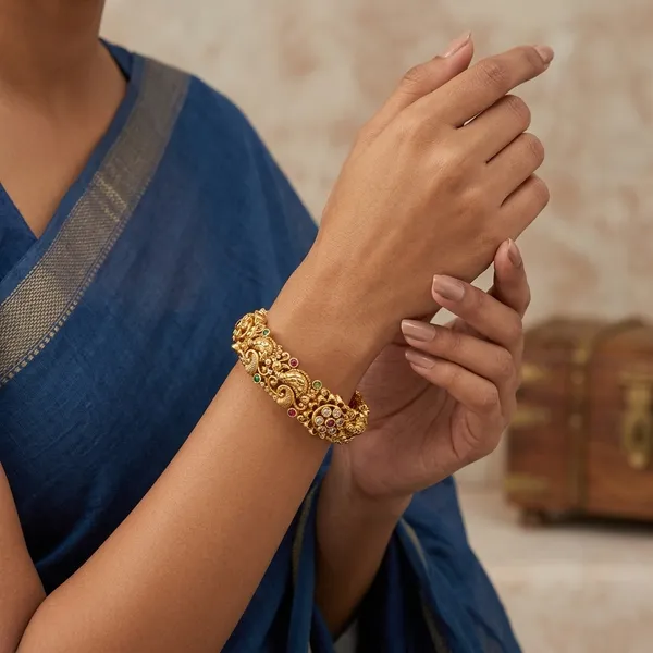Gold_Brass_Premium_Classic_Bangle_For_Women
