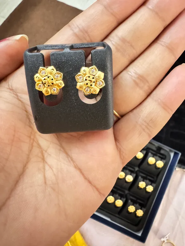 Gold_Brass_Premium_Earrings_For_Women