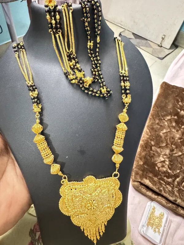 Gold_Brass_Premium_Traditional_Mangal_Sutra_For_Women