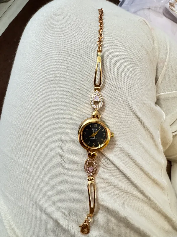 Gold_Brass_Premium_Fashion_Watch_For_Women