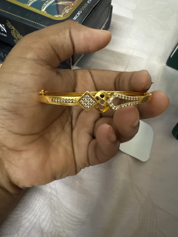 Gold_Brass_Premium_Classic_Bangle_For_Women