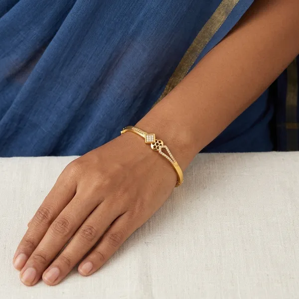 Gold_Brass_Premium_Classic_Bangle_For_Women