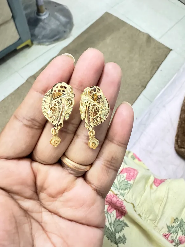 Gold_Brass_Premium_Traditional_Earrings_For_Women